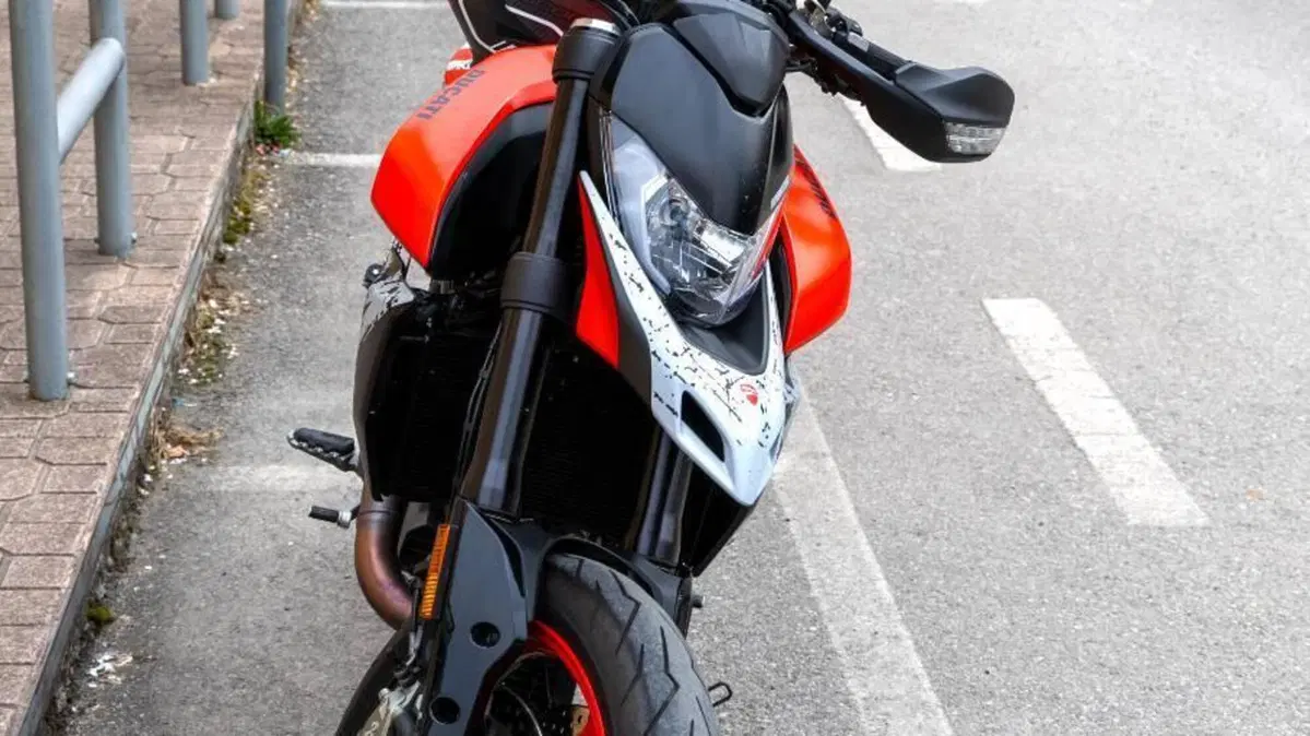 Ducati Hypermotard 950 RVE (2022 - 25)  (2)