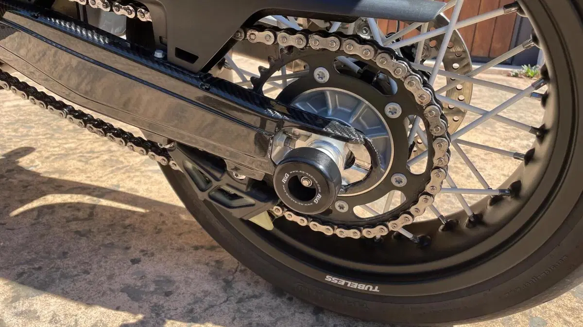 Husqvarna 701 Supermoto (2017 - 19)  (9)