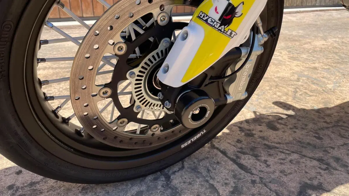 Husqvarna 701 Supermoto (2017 - 19)  (10)