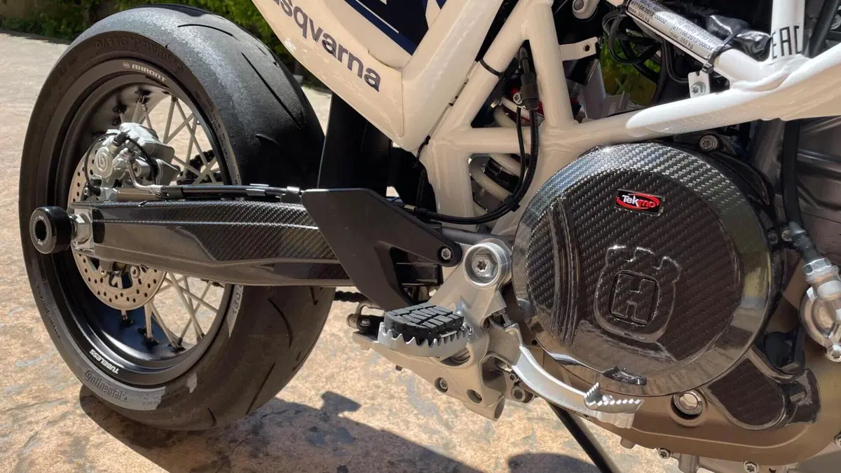 Husqvarna 701 Supermoto (2017 - 19)  (14)