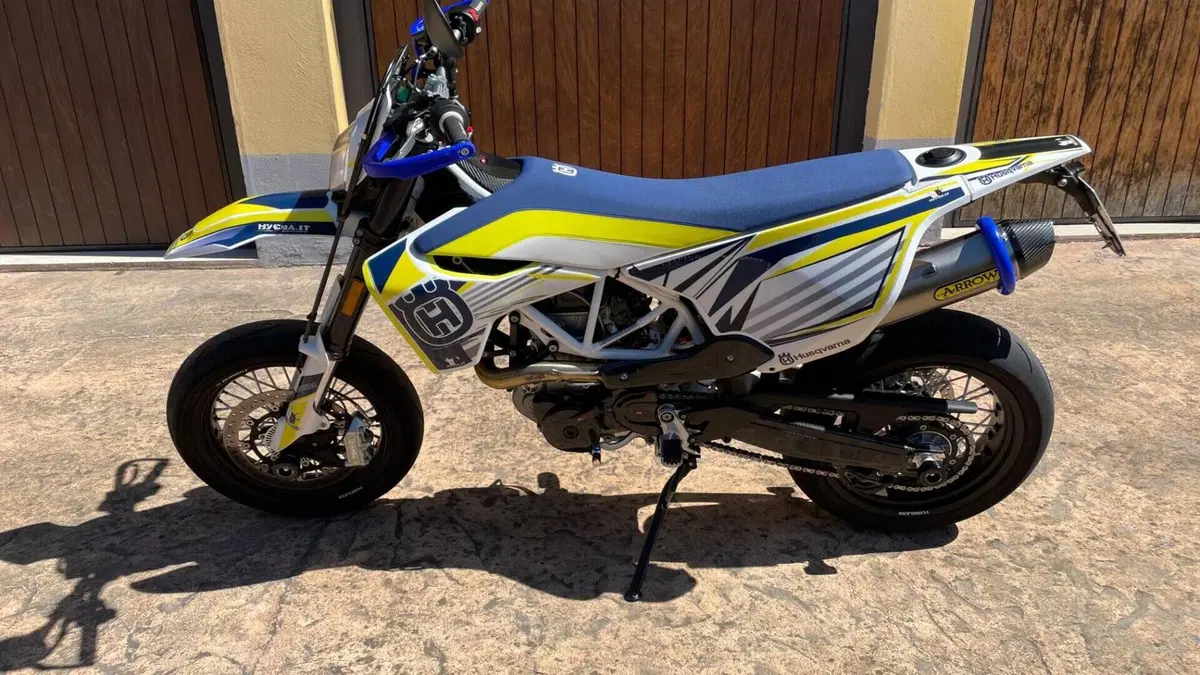 Husqvarna 701 Supermoto (2017 - 19)  (3)