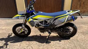 Husqvarna 701 Supermoto (2017 - 19)  (3)