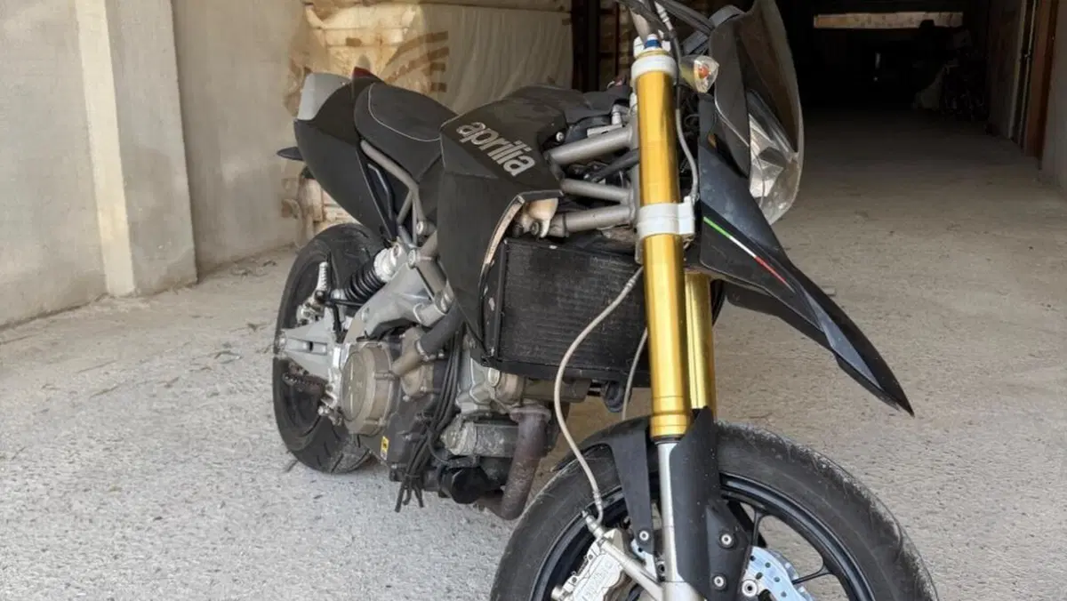 Aprilia Dorsoduro 750 (2009 - 14)  (2)