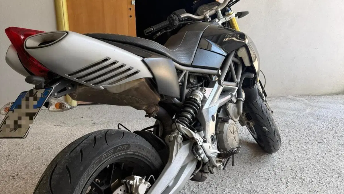 Aprilia Dorsoduro 750 (2009 - 14)  (4)
