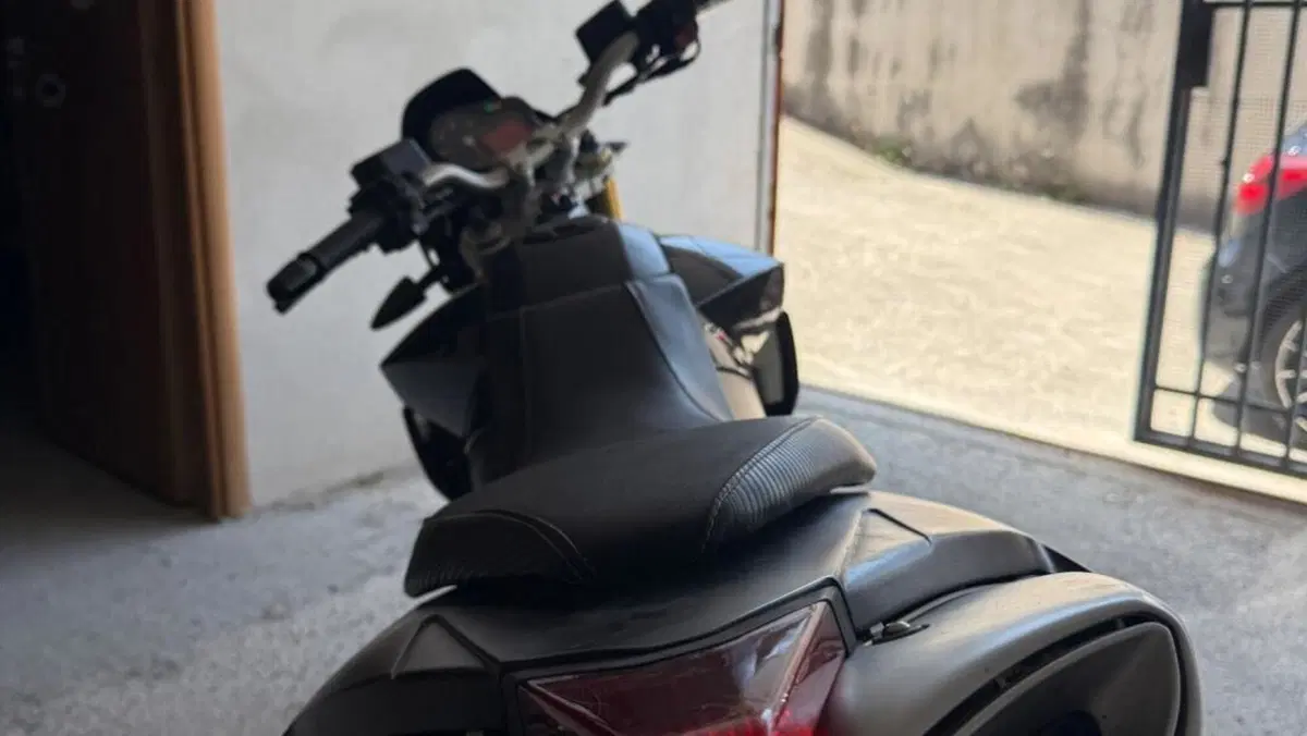 Aprilia Dorsoduro 750 (2009 - 14)  (5)