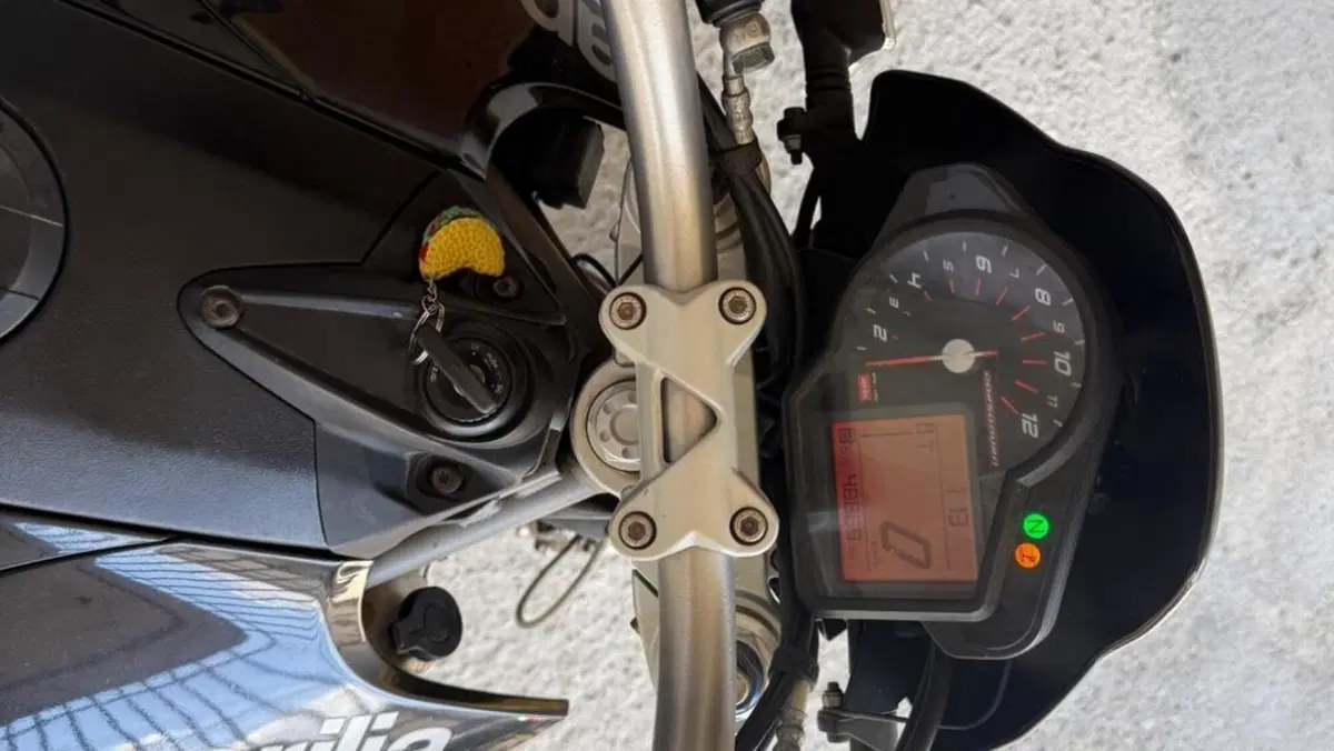 Aprilia Dorsoduro 750 (2009 - 14)  (6)