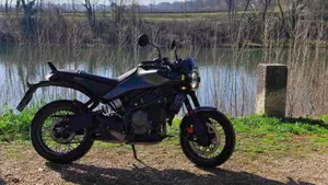 Husqvarna Svartpilen 401 (2024 - 26)  (2)