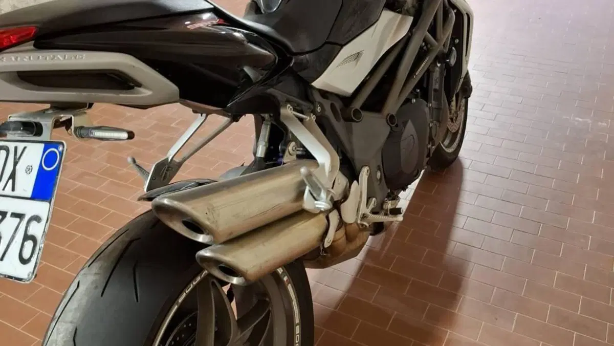 MV Agusta Brutale 990 R (2009 - 12)  (3)