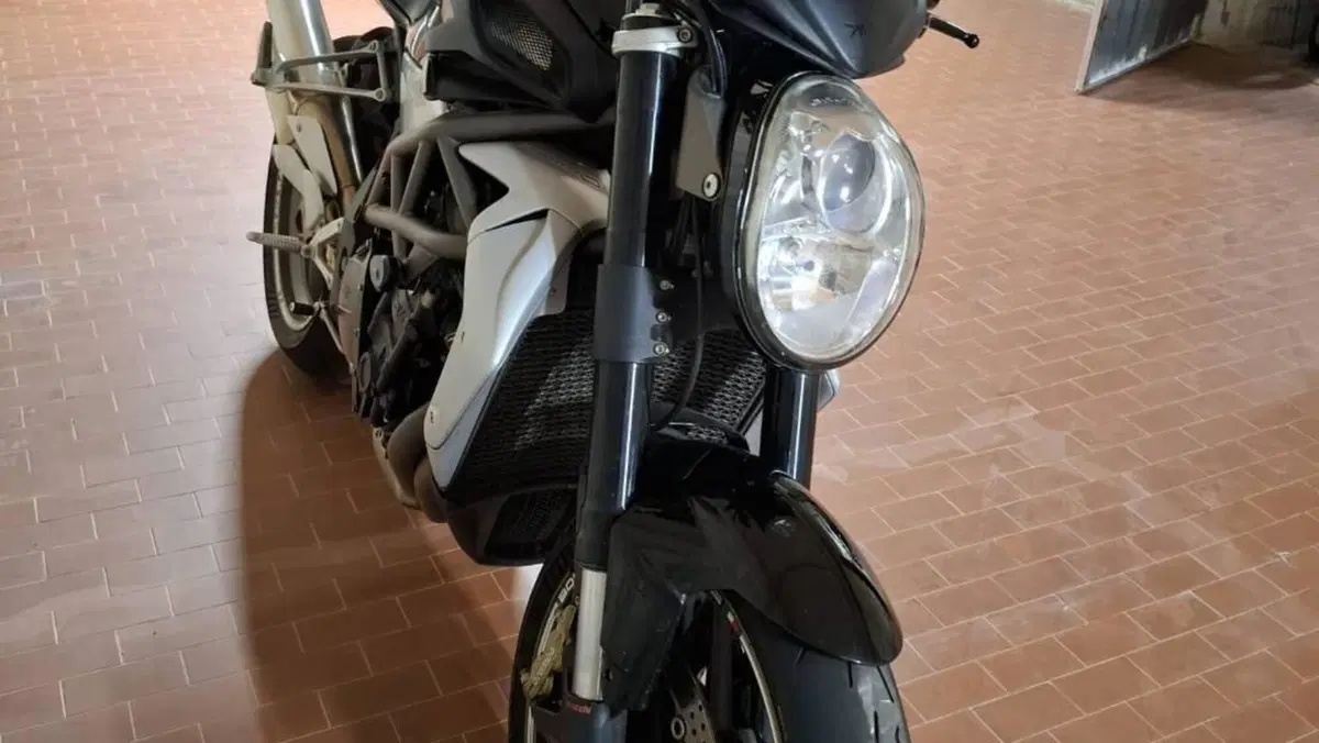 MV Agusta Brutale 990 R (2009 - 12)  (4)