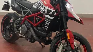 Ducati Hypermotard 950 RVE (2022 - 25)  (2)