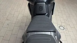Husqvarna Svartpilen 801 (2024 - 26)  (9)