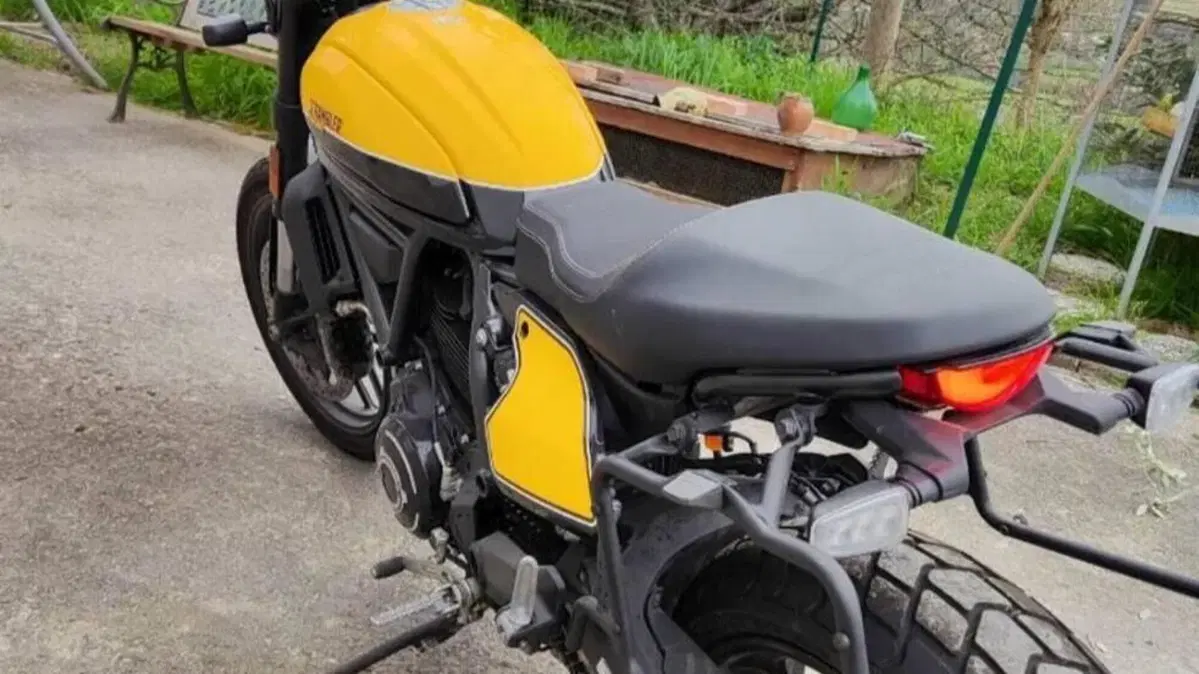 Ducati Scrambler 800 Full Throttle (2017 - 21)  (2)