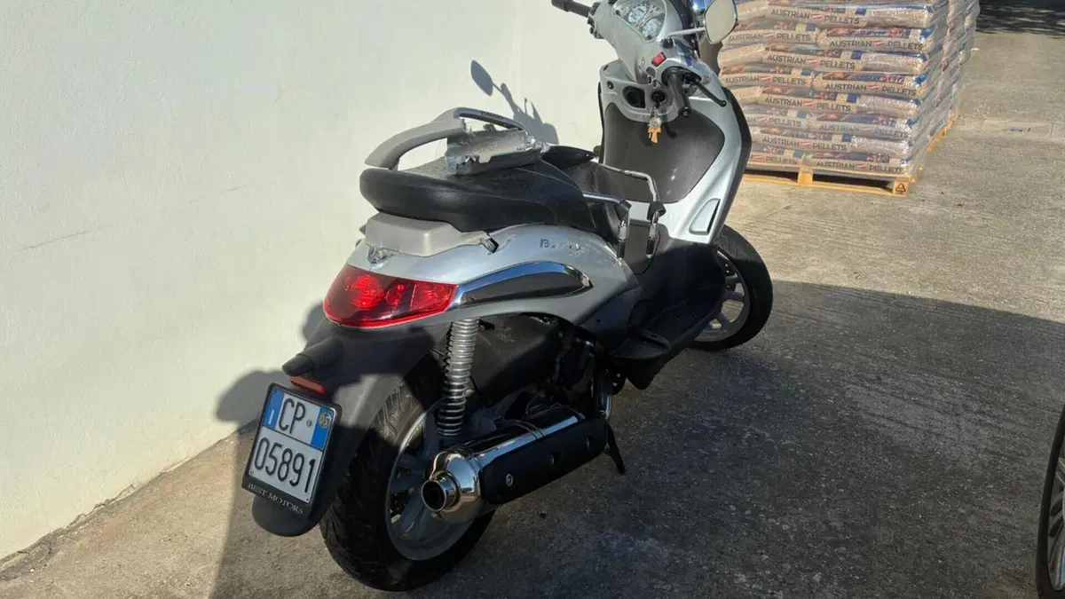 Piaggio Beverly 500  (3)