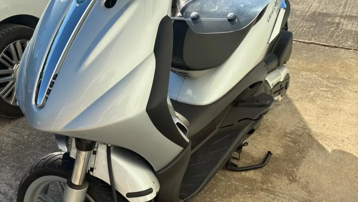 Piaggio Beverly 500  (8)
