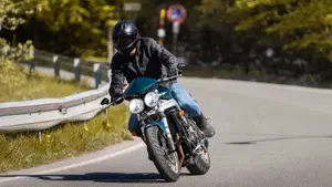 Triumph Speed Triple 955 (2002 - 04)  (2)