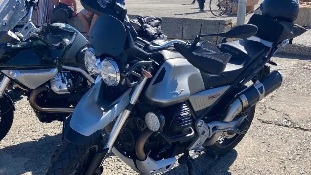 Moto Guzzi V85 TT (2019 - 20)  (4)
