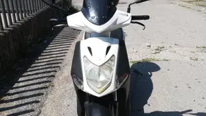 Kymco Agility 200i R16 (2008 - 16)  (6)