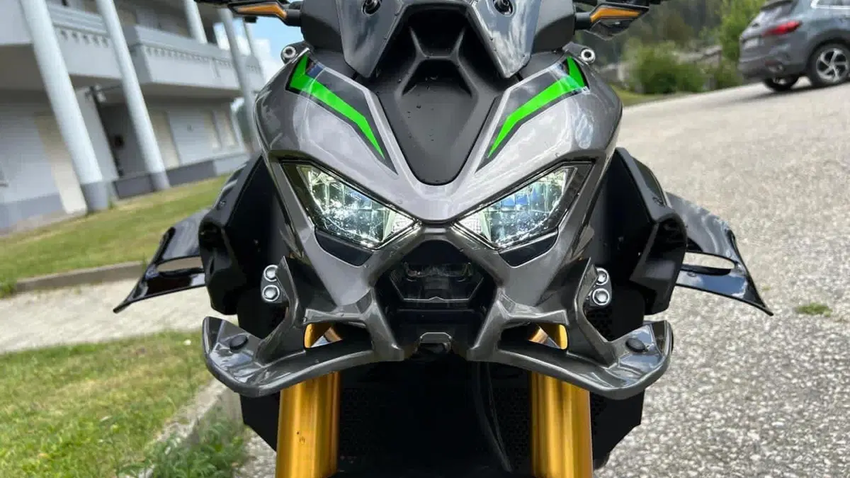 Kawasaki Z 900 SE (2025 - 26)  (2)