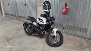 Moto Morini SEIEMMEZZO STR (2022 - 26)  (2)