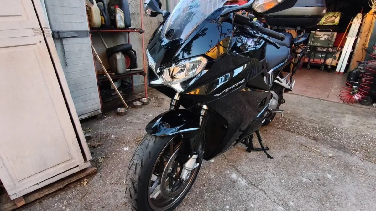 Honda VFR 800 F (2014 - 16)  (2)