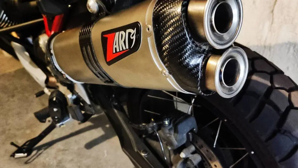 Moto Guzzi V85 TT Evocative Graphics (2021 - 23)  (6)