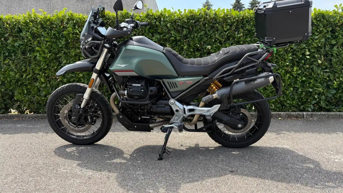 Moto Guzzi V85 TT (2021 - 23)  (3)