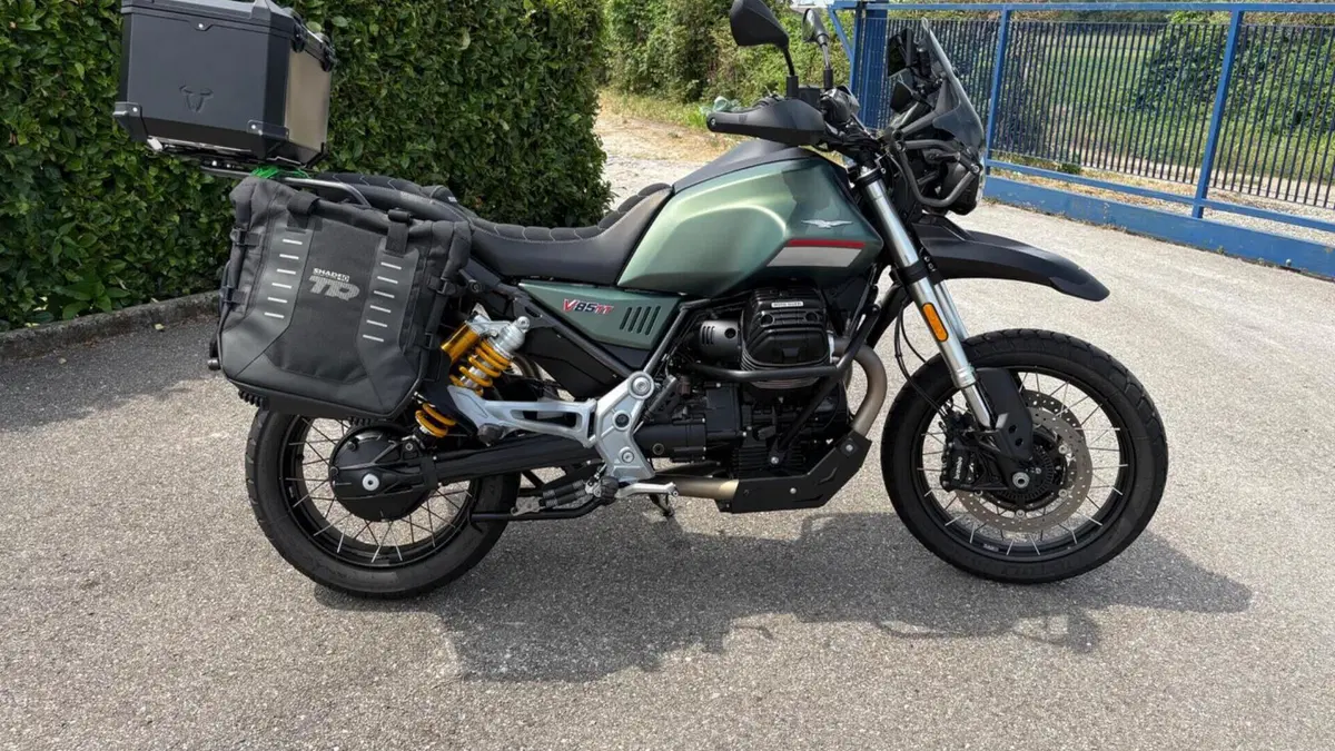 Moto Guzzi V85 TT (2021 - 23)  (2)