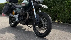 Moto Guzzi V85 TT (2021 - 23)  (9)