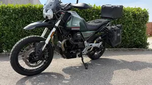 Moto Guzzi V85 TT (2021 - 23)  (12)