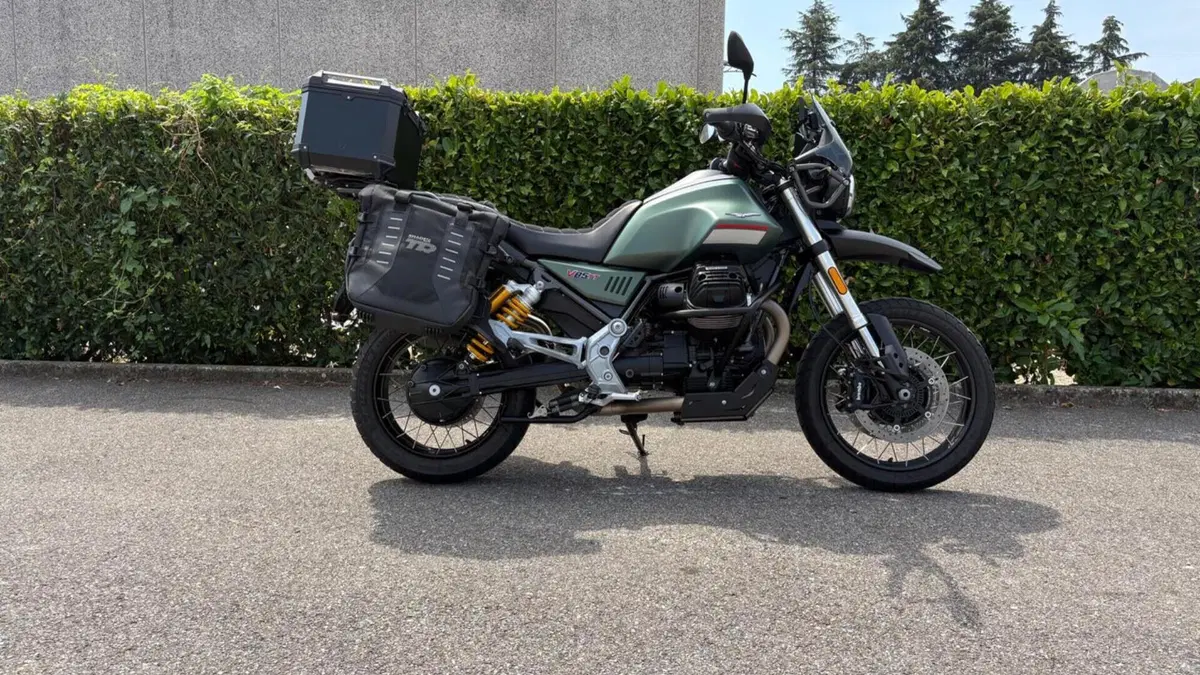 Moto Guzzi V85 TT (2021 - 23)  (16)