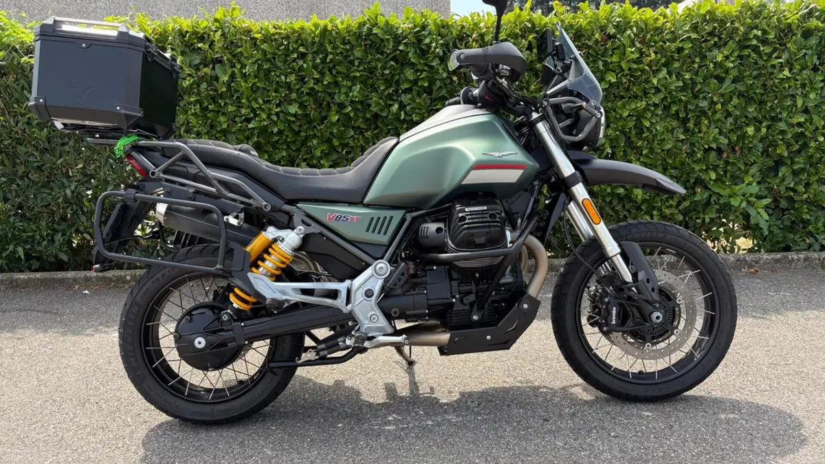 Moto Guzzi V85 TT (2021 - 23)  (4)