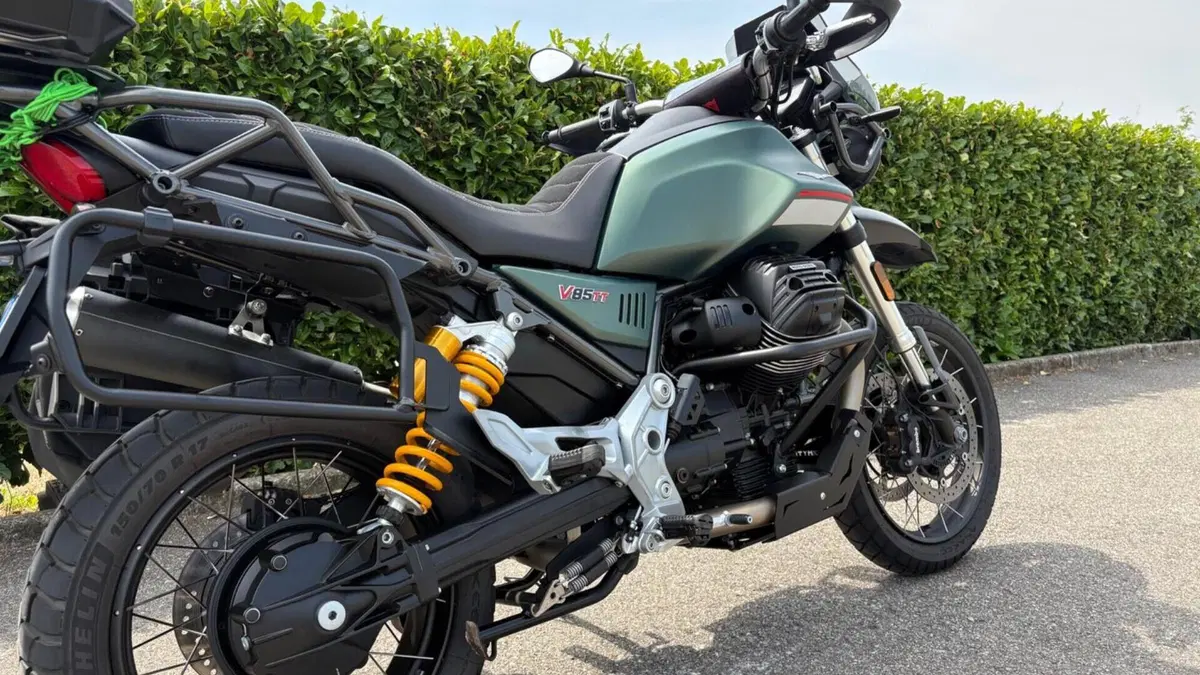 Moto Guzzi V85 TT (2021 - 23)  (11)