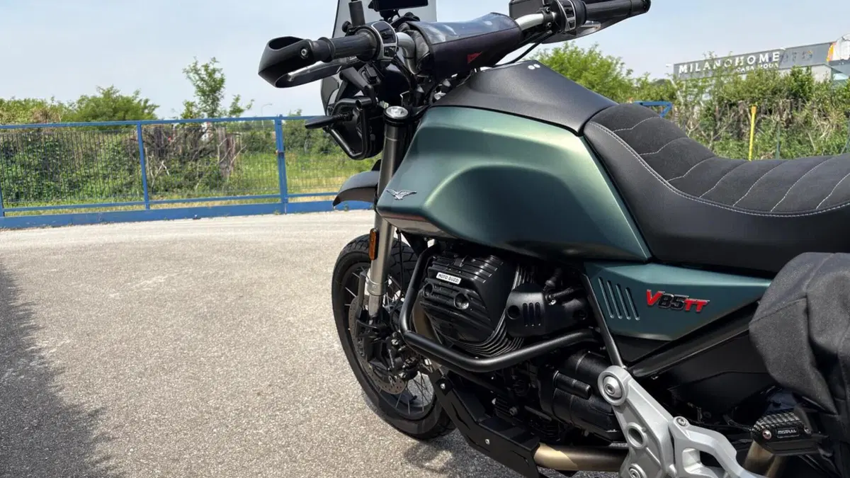 Moto Guzzi V85 TT (2021 - 23)  (14)