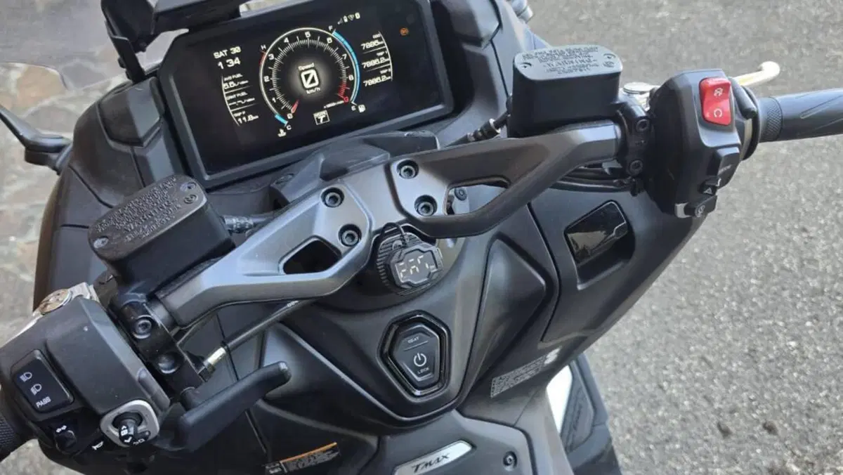 Yamaha T-Max 560 (2022 - 24)  (9)