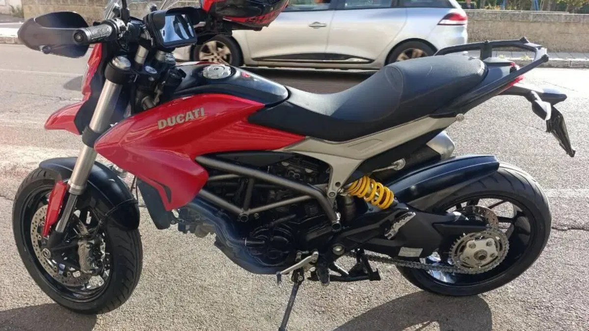 Ducati Hyperstrada 821 (2013 - 15)  (2)