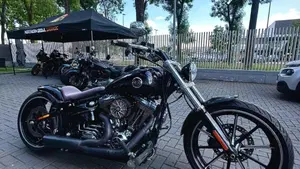 Harley-Davidson 1690 Breakout (2013 - 17) - FXSB  (2)