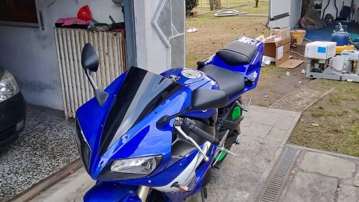Yamaha YZF R1 (2002 - 03)  (8)