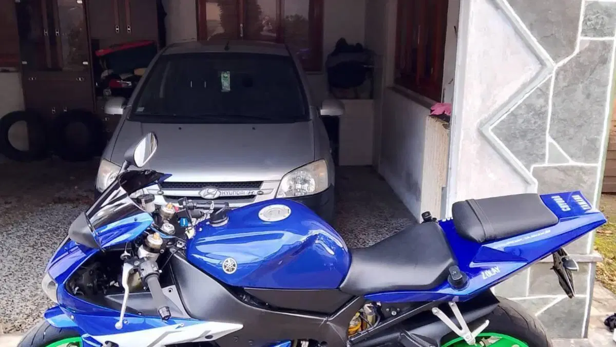 Yamaha YZF R1 (2002 - 03)  (9)