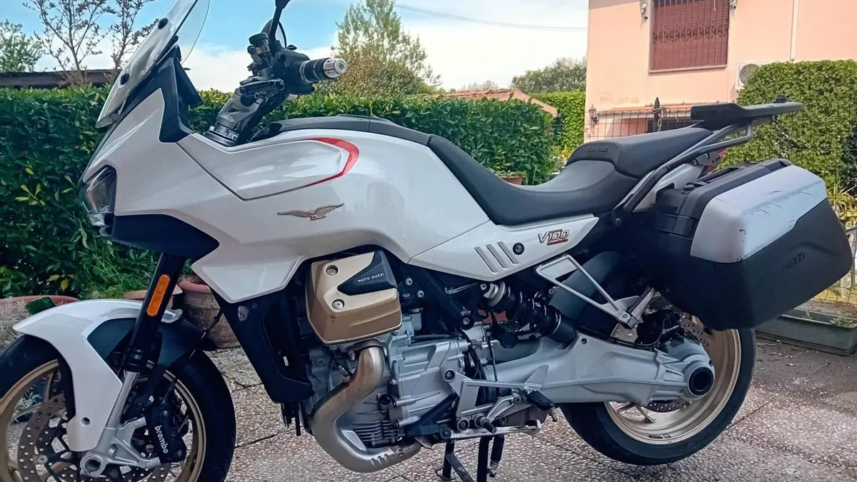 Moto Guzzi V100 Mandello (2022 - 24)  (3)