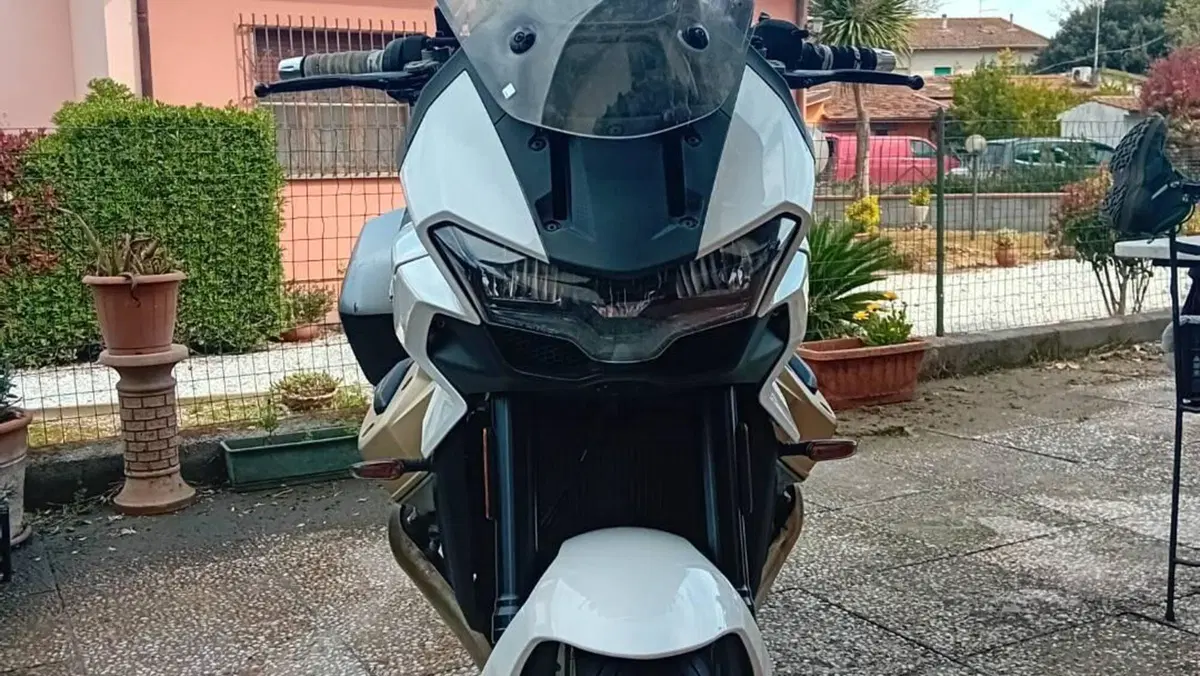 Moto Guzzi V100 Mandello (2022 - 24)  (4)