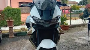 Moto Guzzi V100 Mandello (2022 - 24)  (4)