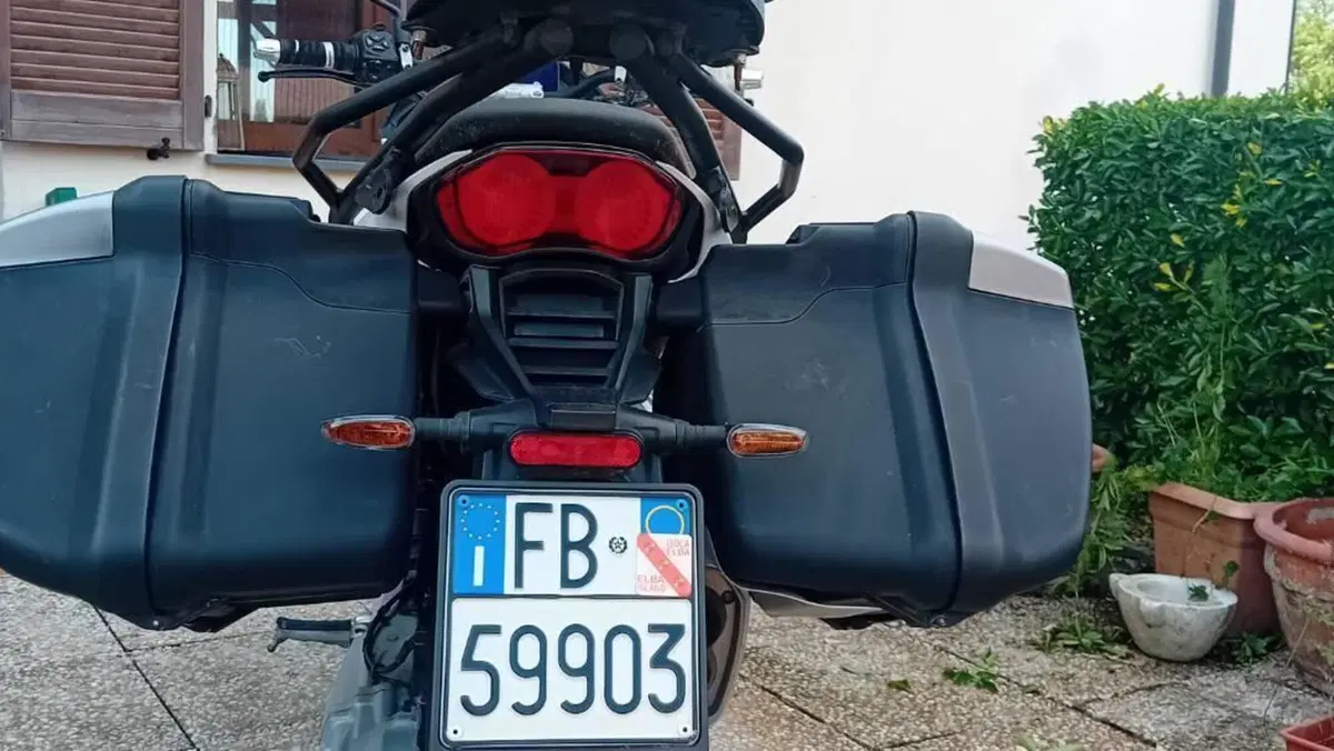 Moto Guzzi V100 Mandello (2022 - 24)  (5)