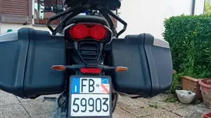 Moto Guzzi V100 Mandello (2022 - 24)  (5)