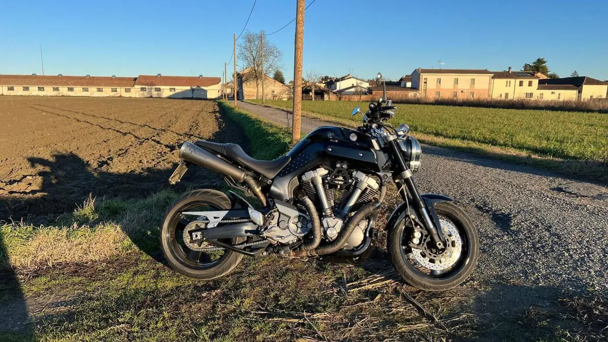 Yamaha MT-01 (2005- 11)  (3)