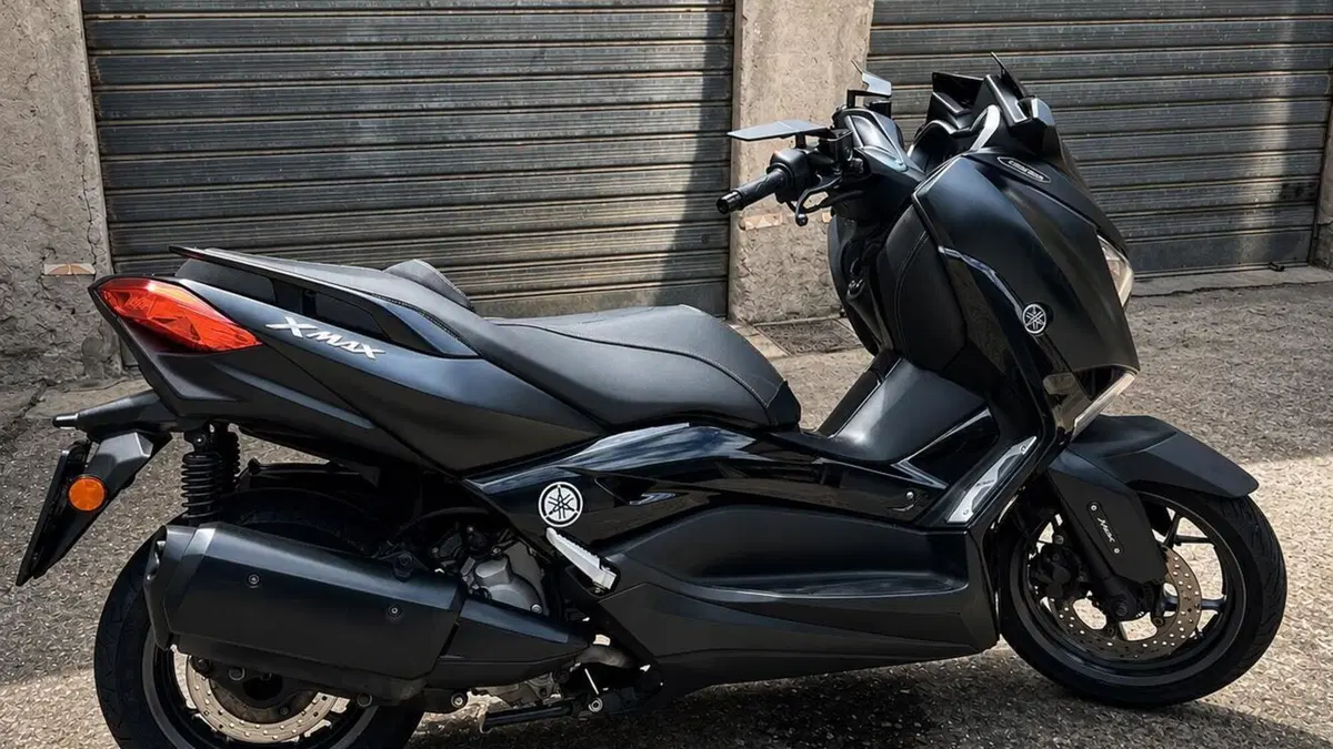 Yamaha X-Max 300 Iron Max (2019 - 20)  (2)