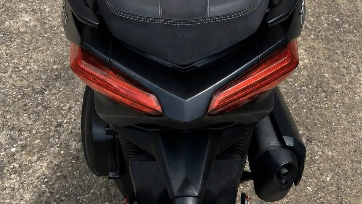 Yamaha X-Max 300 Iron Max (2019 - 20)  (4)