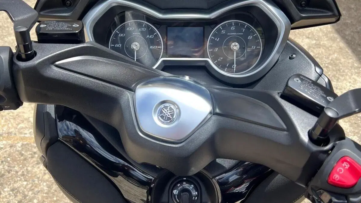 Yamaha X-Max 300 Iron Max (2019 - 20)  (5)