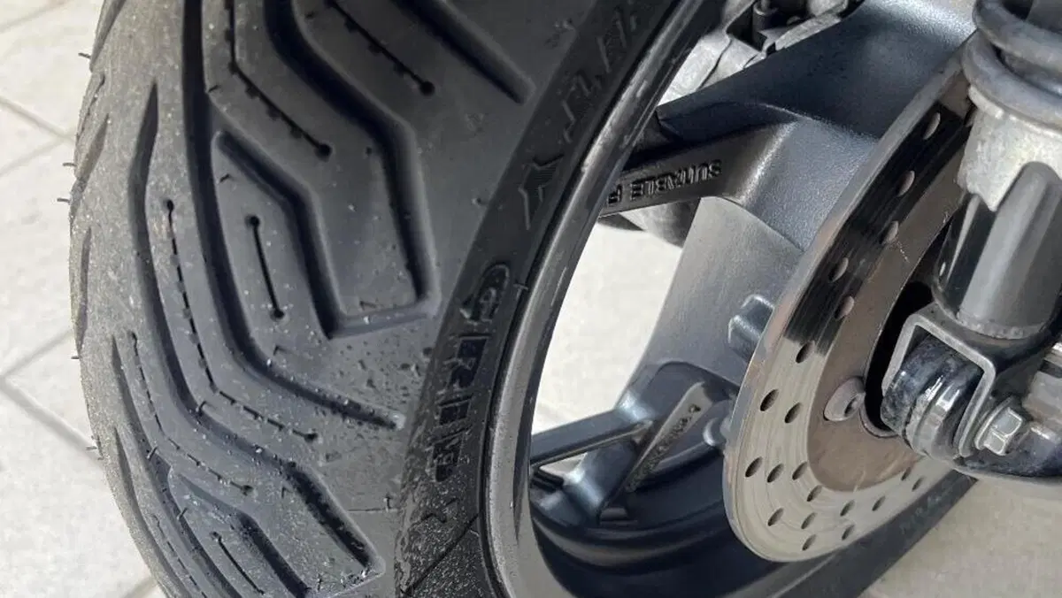 Yamaha X-Max 300 Iron Max (2019 - 20)  (6)