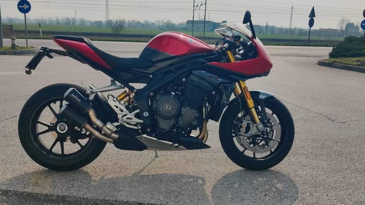 Triumph Speed Triple 1200 RR (2022 - 26)  (2)