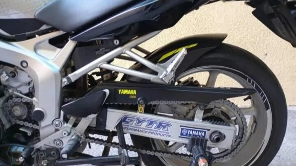 Yamaha FZ6 Fazer (2004 - 07)  (6)